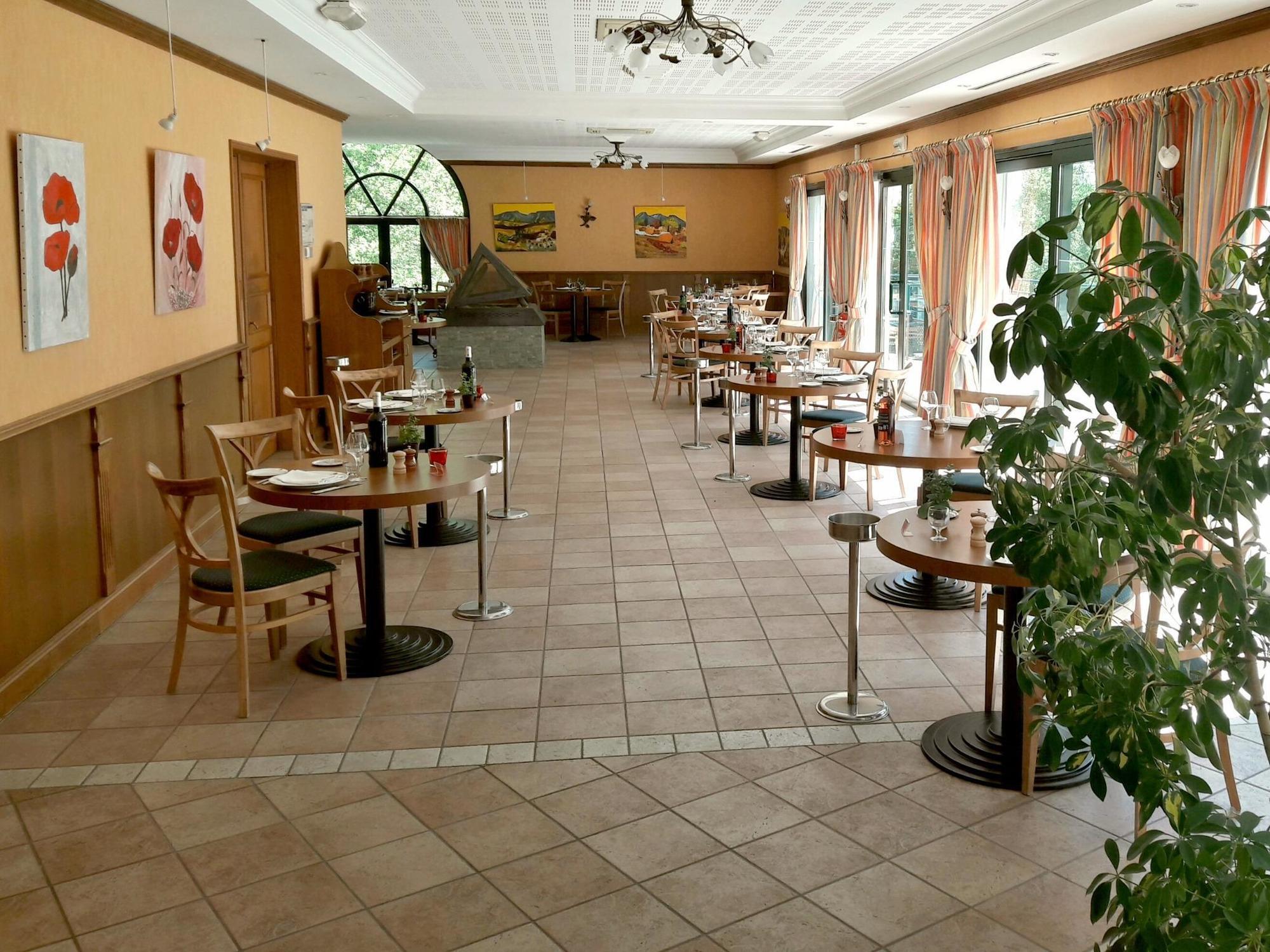 Vienne-le-Château Hotel-Restaurant Le Tulipier מראה חיצוני תמונה